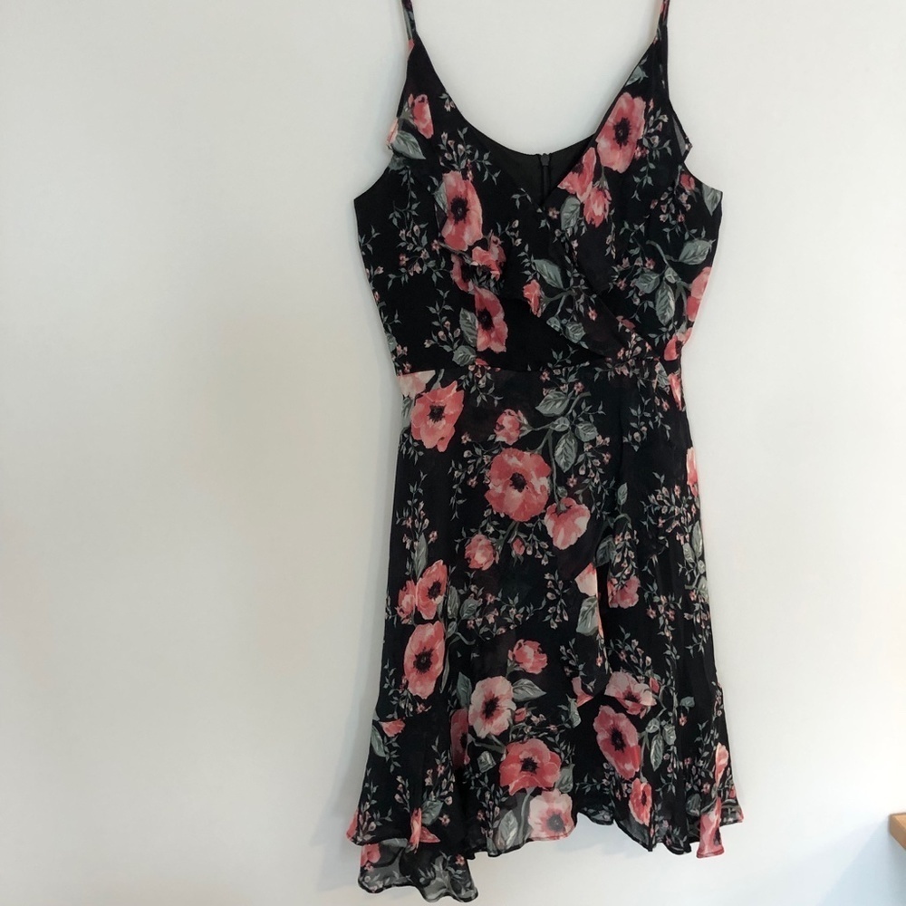 Black Swan Dress with Roses XS - Picture 9 of 10